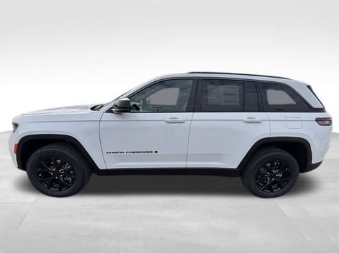 New 2026 Jeep Grand Cherokee Altitude AWD/4WD image 3