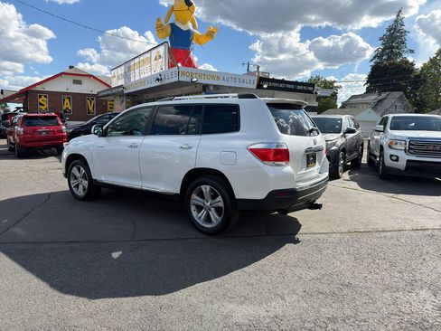 Used 2012 Toyota Highlander Limited w/ Tow Pkg AWD/4WD image 4