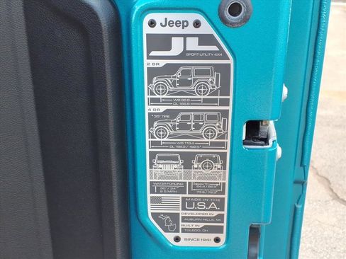Used 2024 Jeep Wrangler Unlimited w/ Convenience Group AWD/4WD image 12
