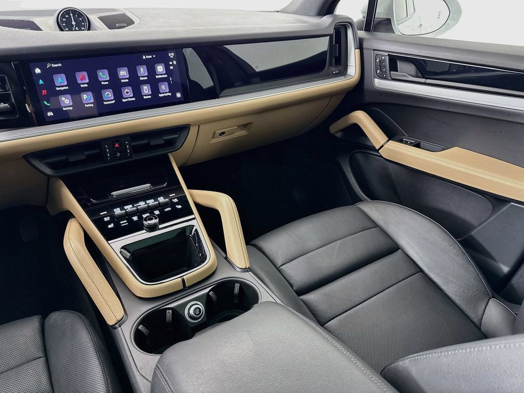 Certified 2024 Porsche Cayenne AWD/4WD image 26
