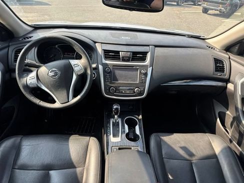 Used 2017 Nissan Altima 2.5 SL w/ 2.5 Technology Package FWD image 16