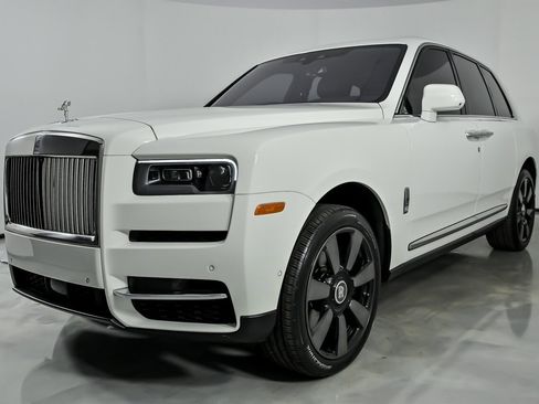 Used 2023 Rolls-Royce Cullinan w/ Leather Finishing Pack image 5