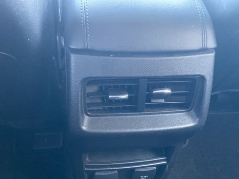 Used 2015 Ford Edge SEL w/ Equipment Group 201A FWD image 17