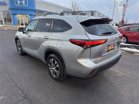 Used 2023 Toyota Highlander XLE image 10