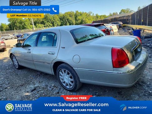 Used 2006 Lincoln Town Car Signature Limited RWD image 3