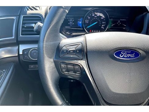 Used 2019 Ford Explorer XLT w/ Equipment Group 202A AWD/4WD image 11