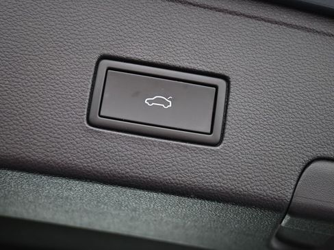 Used 2022 Volkswagen Atlas Cross Sport SE w/ Black Wheel Package image 40