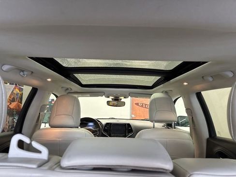 Used 2019 Jeep Cherokee Limited image 50