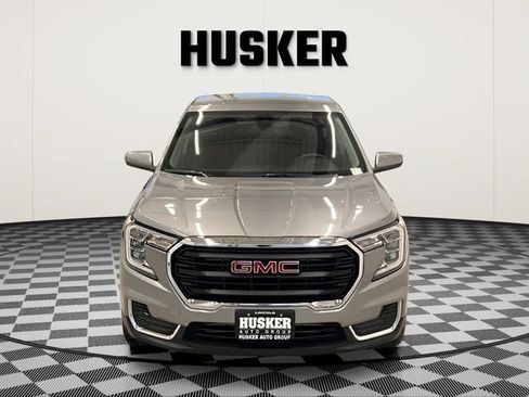 Certified 2024 GMC Terrain SLE FWD image 3