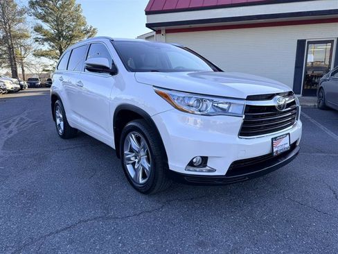 Used 2014 Toyota Highlander Limited w/ Driver Technology Package image 3
