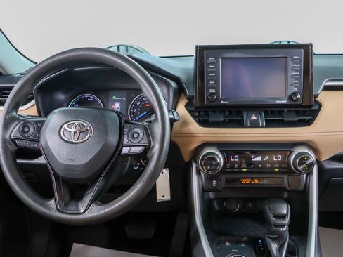 Used 2021 Toyota RAV4 LE AWD/4WD image 17