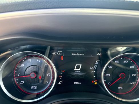 Used 2022 Dodge Charger SXT RWD image 16
