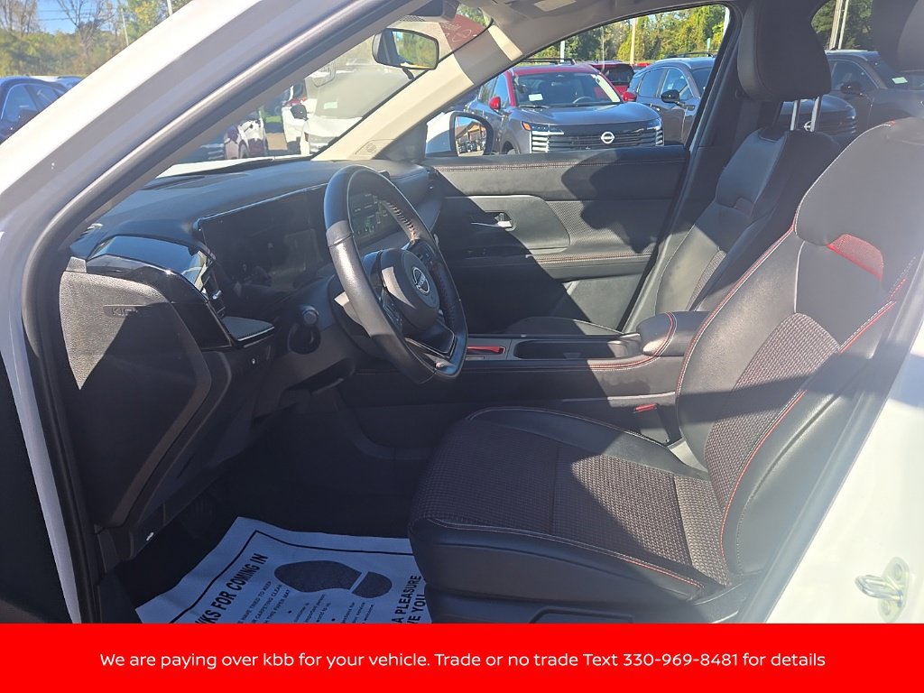 Certified 2025 Nissan Kicks SR AWD/4WD image 9