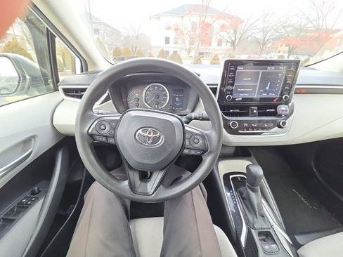 Used 2020 Toyota Corolla LE image 4