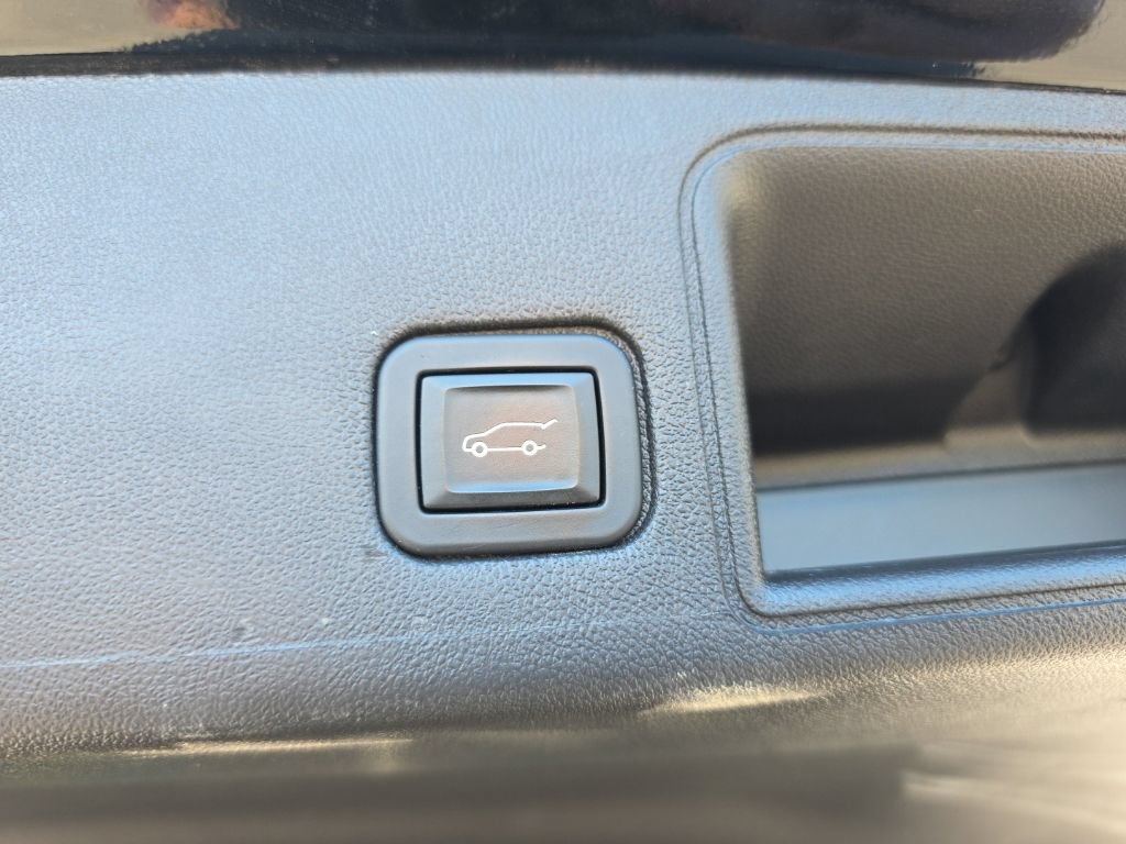 Used 2024 GMC Terrain SLT AWD/4WD image 28
