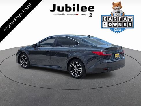 Used 2025 Toyota Camry XLE FWD image 4