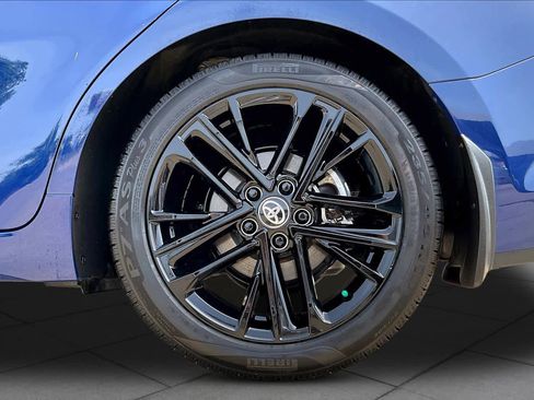 Used 2025 Toyota Camry SE FWD image 11