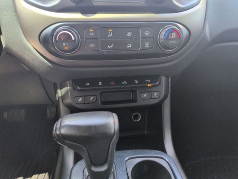 Used 2019 Chevrolet Colorado Z71 AWD/4WD image 18