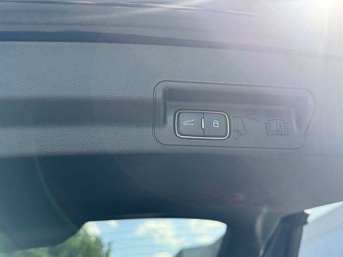 Used 2023 Ford Explorer XLT w/ Equipment Group 202A AWD/4WD image 35