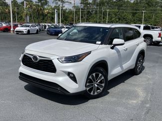 Used 2023 Toyota Highlander XLE FWD video 1