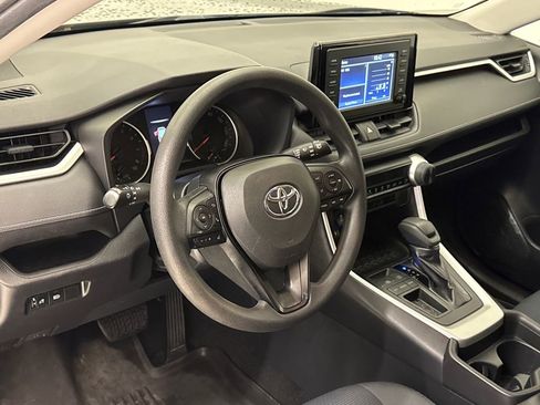 Used 2019 Toyota RAV4 LE FWD image 19
