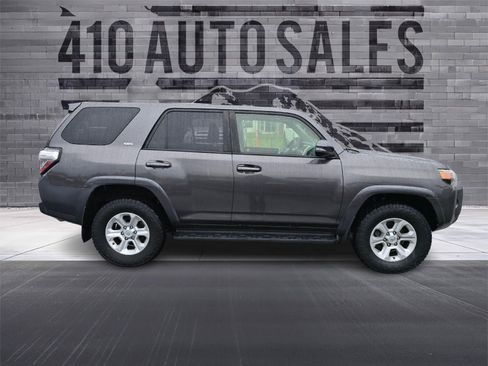 Used 2017 Toyota 4Runner SR5 Premium AWD/4WD image 2