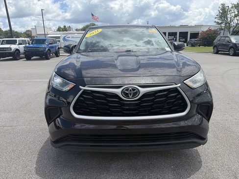 Used 2021 Toyota Highlander L FWD image 10