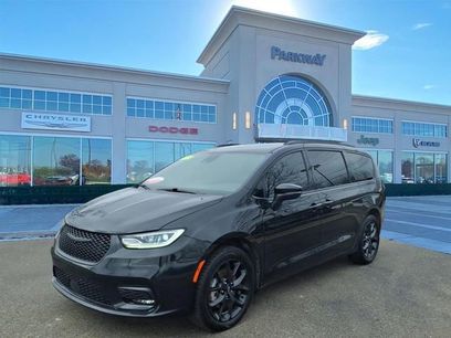 Certified 2023 Chrysler Pacifica Touring-L w/ S Appearance Package