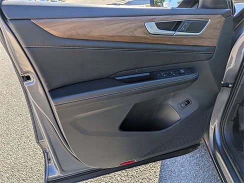 Used 2024 Volkswagen Atlas SE image 12