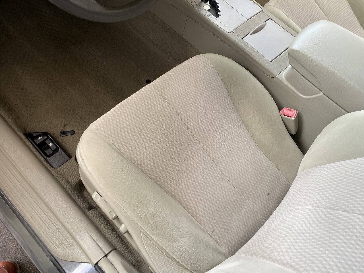 Used 2011 Toyota Camry LE FWD image 26