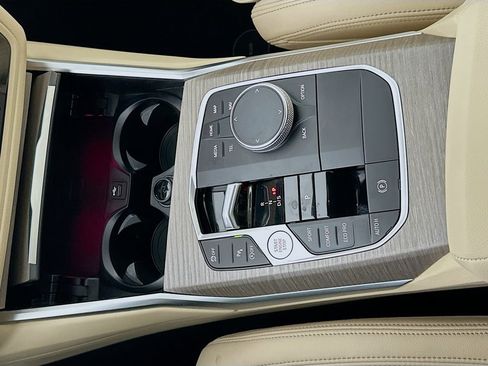 Used 2025 BMW 330i Sedan w/ Convenience Package image 17