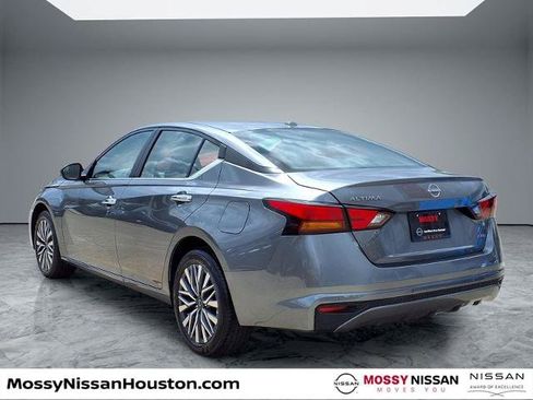Certified 2025 Nissan Altima 2.5 SV AWD/4WD image 2