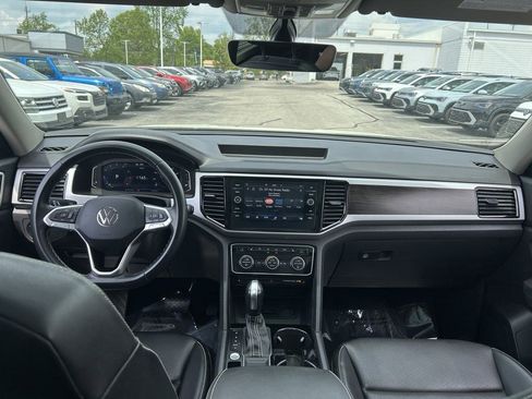 Used 2023 Volkswagen Atlas SE w/ Panoramic Sunroof Package FWD image 9