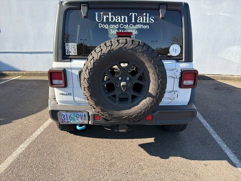 Used 2024 Jeep Wrangler Unlimited image 6