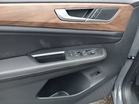 New 2026 Volkswagen Atlas SE FWD image 11