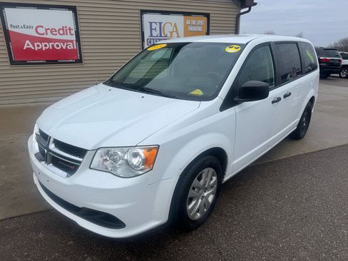 Used 2019 Dodge Grand Caravan SE w/ UConnect Hands-Free Group image 1