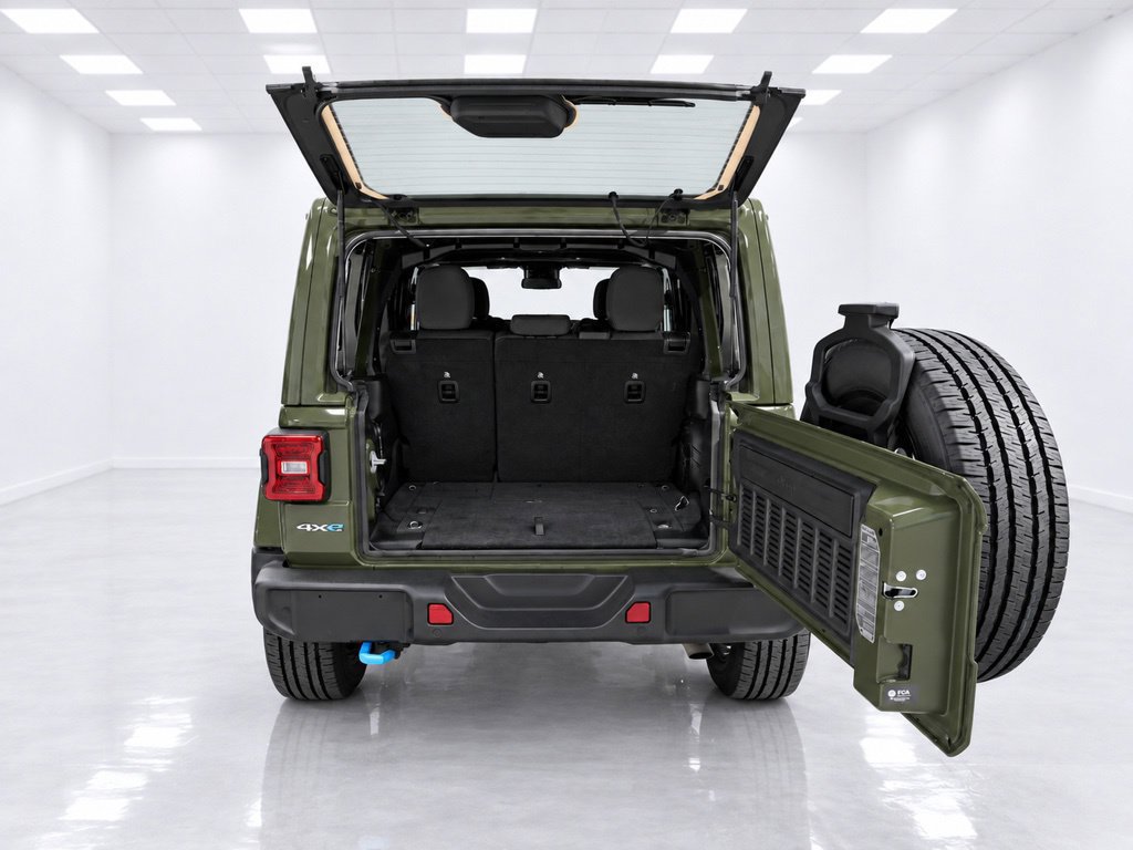 Used 2024 Jeep Wrangler Unlimited Sahara w/ Safety Group AWD/4WD image 14