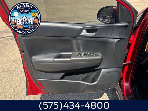 Used 2022 Kia Sportage LX FWD image 11
