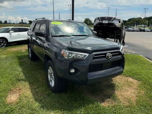 Used 2024 Toyota 4Runner SR5 AWD/4WD image 9