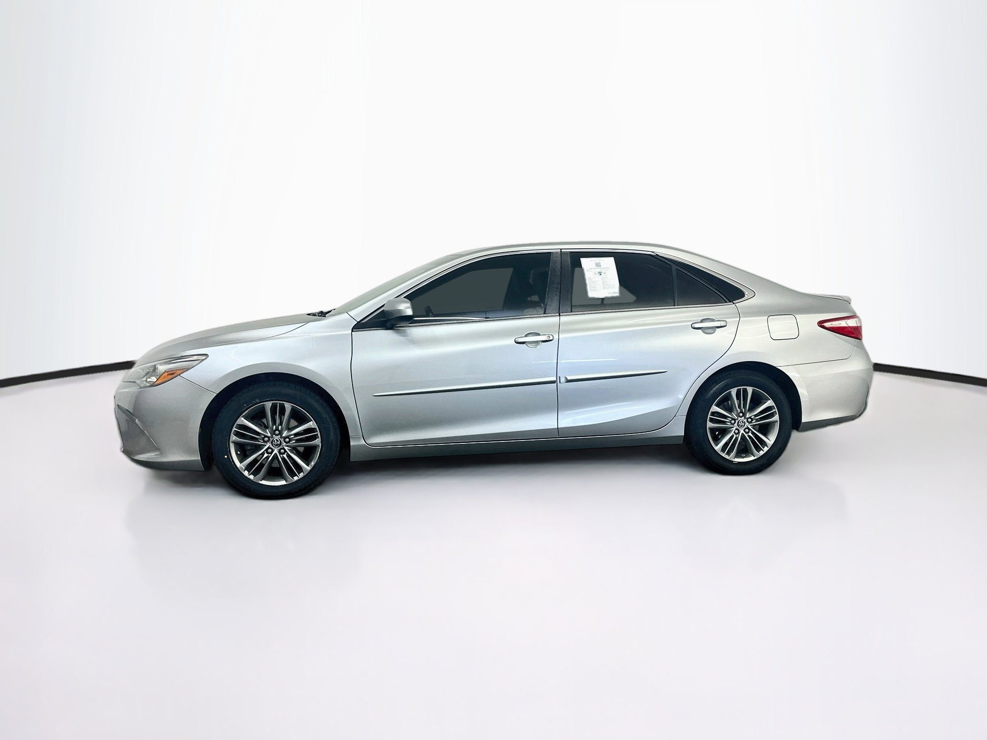 Used 2015 Toyota Camry SE FWD image 4