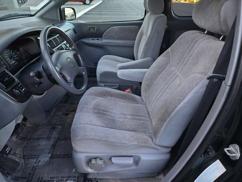 Used 2000 Toyota Sienna LE FWD image 14