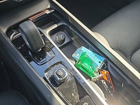 Used 2025 Volvo V60 B5 Cross Country Plus image 6