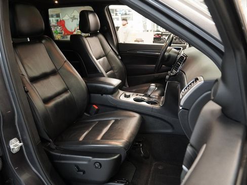 Used 2020 Jeep Grand Cherokee Limited image 34