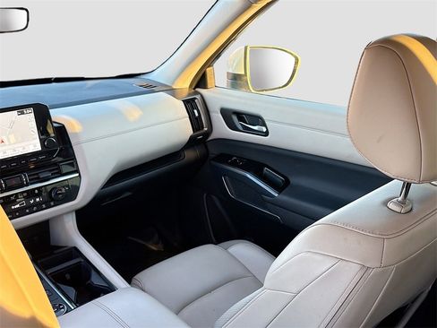 Used 2023 Nissan Pathfinder SL image 23