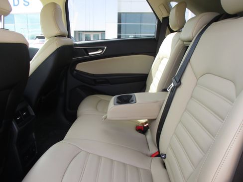 Used 2022 Ford Edge SEL w/ Convenience Package image 18