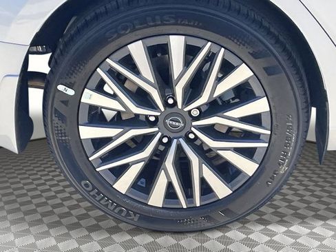 New 2025 Nissan Altima 2.5 SV image 9