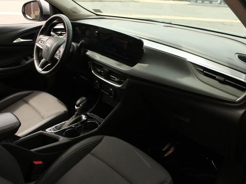 Used 2024 Buick Encore GX Preferred FWD image 35