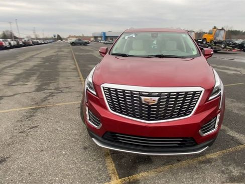 Used 2022 Cadillac XT5 Premium Luxury image 3