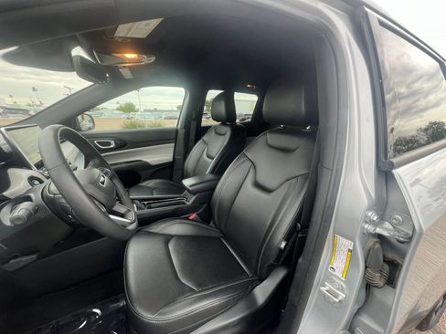 Used 2025 Jeep Compass Limited image 36