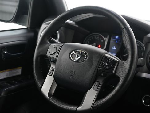 Used 2020 Toyota Tacoma TRD Off-Road image 13